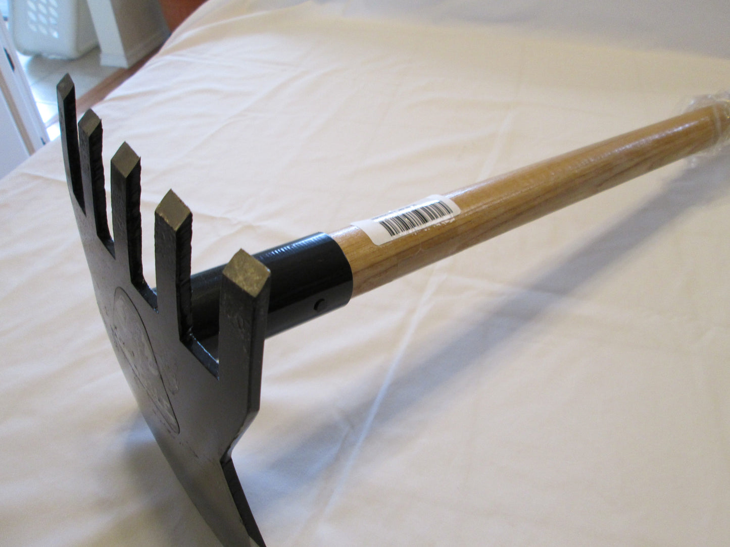 Rogue Hoe 7″ Rake 40″ Curved Handle